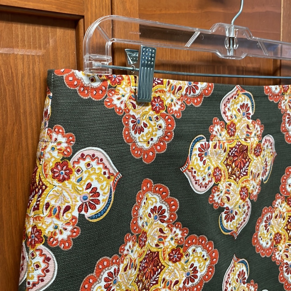 Loft pencil skirt. Size 10. - Picture 2 of 11